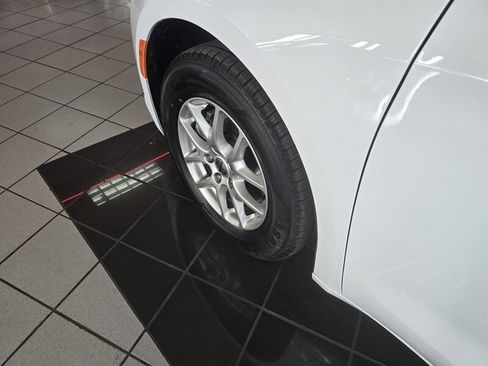 Used 2025 Chrysler Pacifica Select FWD image 38