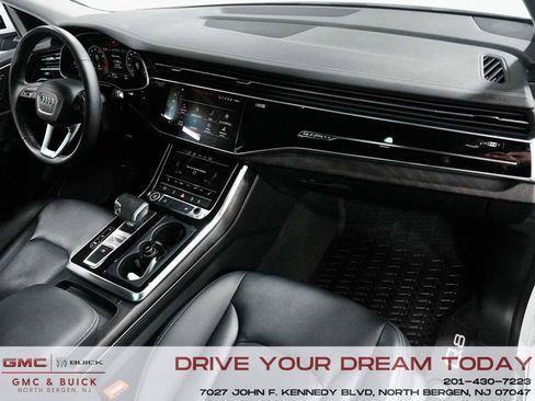 Used 2023 Audi Q8 Premium image 41