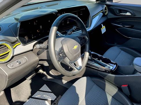 Used 2025 Chevrolet Trax LT w/ Driver Confidence Package FWD image 17