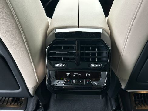 Used 2024 BMW iX xDrive50 w/ Sport Package AWD/4WD image 33