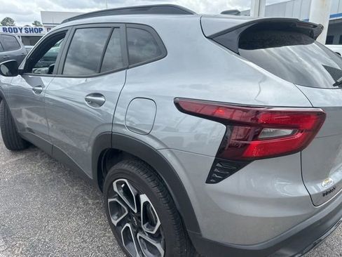 Used 2024 Chevrolet Trax RS w/ Sunroof Package image 3