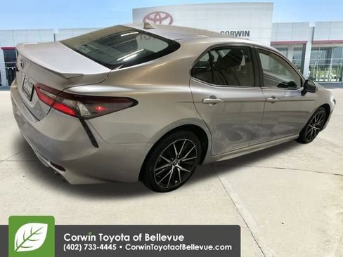 Used 2024 Toyota Camry SE image 5
