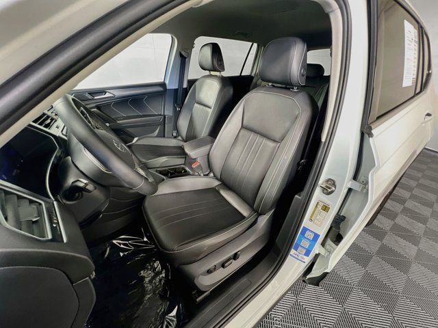 Used 2023 Volkswagen Tiguan SE FWD image 10