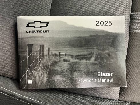 Used 2025 Chevrolet Blazer LT FWD image 34