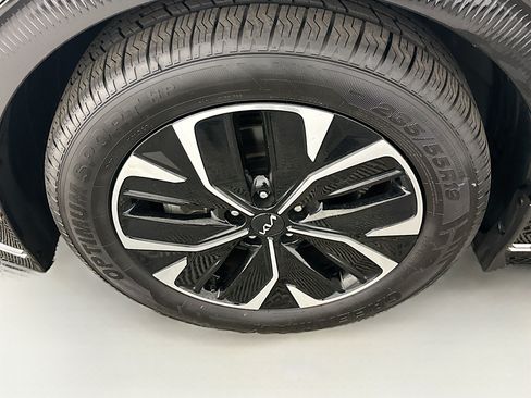Used 2024 Kia EV6 Wind w/ Wind Technology Package AWD/4WD image 11