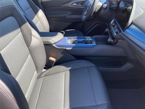 New 2026 Chevrolet Equinox EV LT image 29