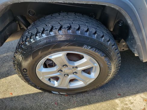 Used 2018 Jeep Wrangler Unlimited Sport S AWD/4WD image 5