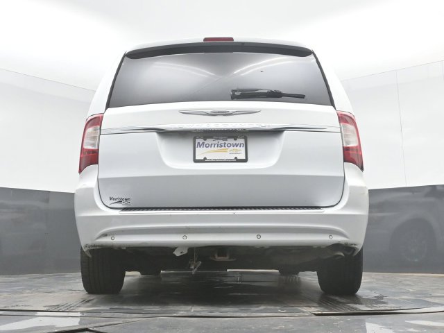 Used 2014 Chrysler Town & Country Touring-L FWD image 45