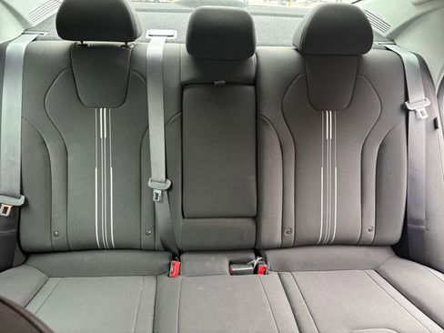 Used 2025 Hyundai Elantra SEL image 32