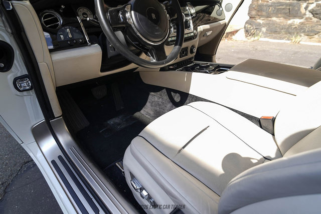 Used 2017 Rolls-Royce Wraith RWD image 40