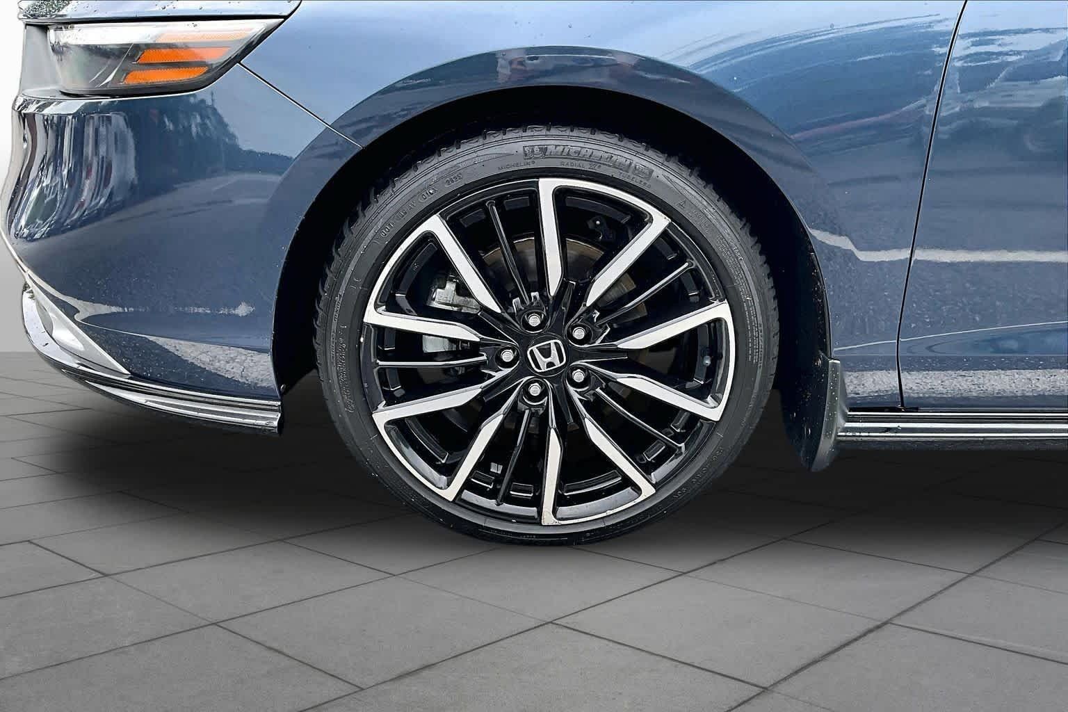 Used 2023 Honda Accord Touring image 11