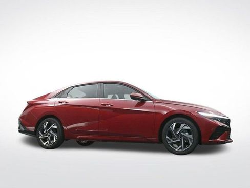 Used 2025 Hyundai Elantra SEL image 36