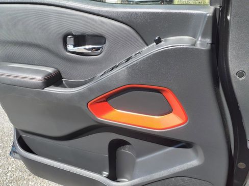 Used 2024 Nissan Frontier PRO-4X w/ Off-Road Protection Package image 17