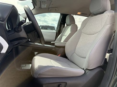 Used 2025 Toyota Sienna LE image 26