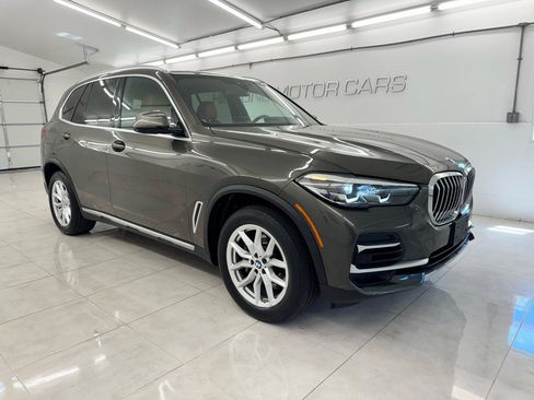 Used 2022 BMW X5 xDrive40i w/ Premium Package AWD/4WD image 3