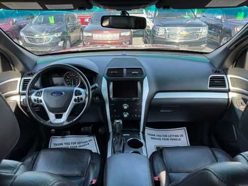 Used 2014 Ford Explorer XLT w/ Equipment Group 202A AWD/4WD image 22
