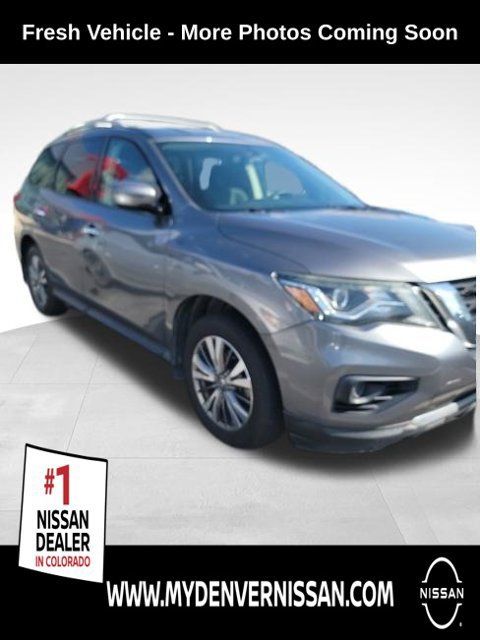 Used 2020 Nissan Pathfinder S FWD image 1
