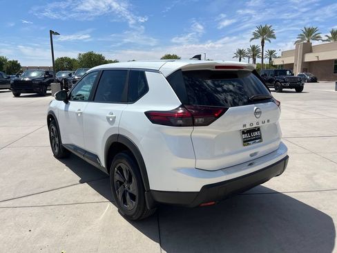 Used 2026 Nissan Rogue SV w/ Cold Weather Package FWD image 10