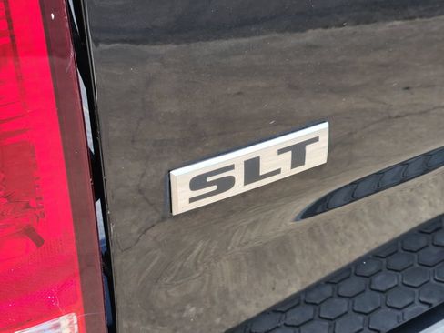 Used 2021 RAM 1500 Classic SLT RWD image 9