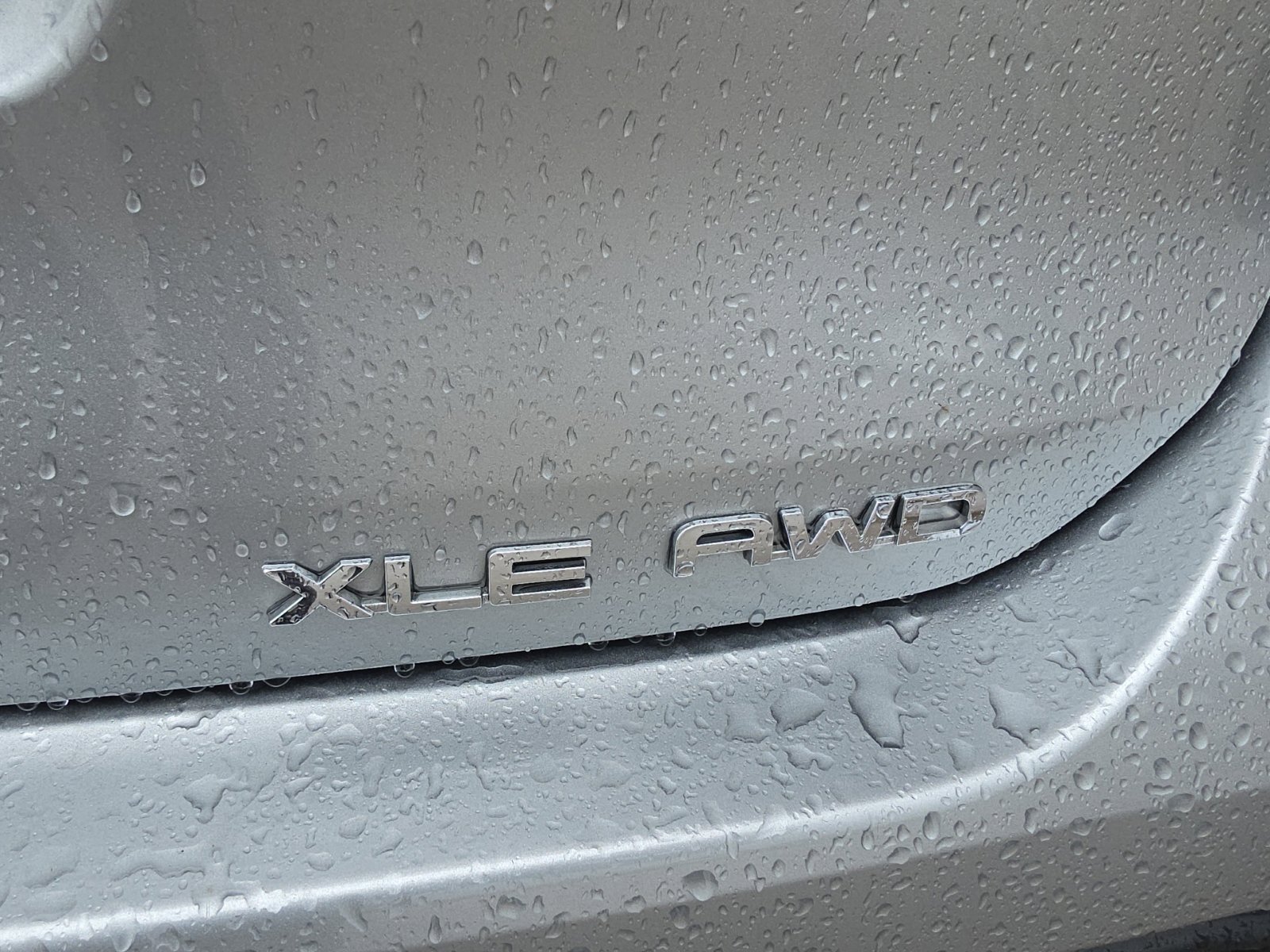 Used 2021 Toyota Highlander XLE AWD/4WD image 19