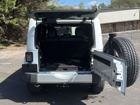 Used 2015 Jeep Wrangler Unlimited Sahara w/ Connectivity Group image 19