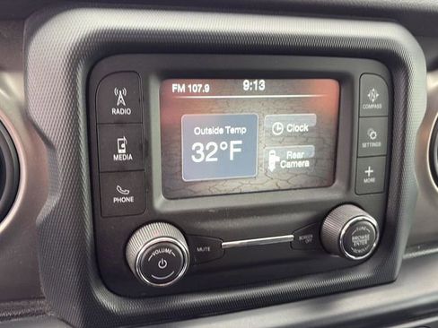 Used 2018 Jeep Wrangler Sport image 14