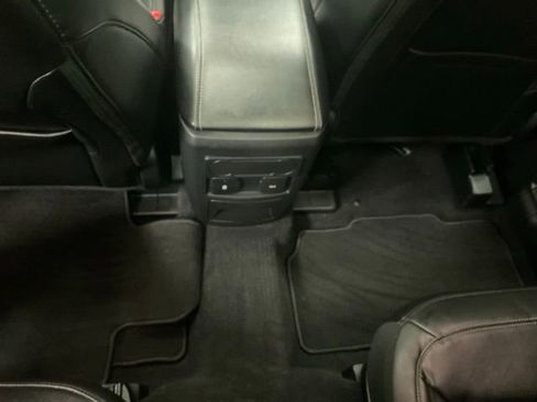 Used 2023 Ford Explorer XLT w/ Equipment Group 202A image 9