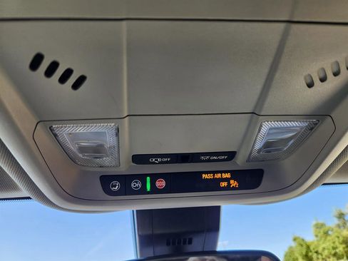 Used 2022 Chevrolet Equinox LT image 39