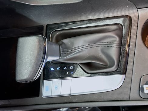 Used 2025 Hyundai Elantra SE FWD image 20