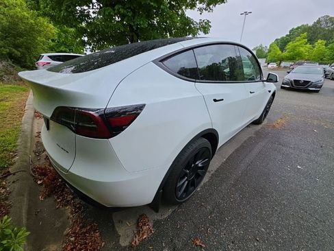 Used 2023 Tesla Model Y Long Range AWD/4WD image 3