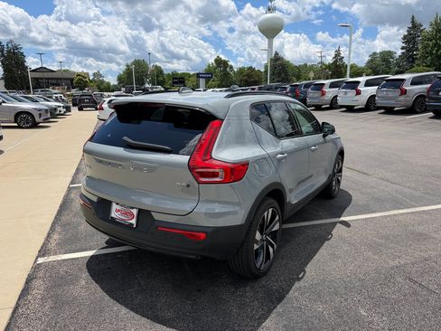 Used 2024 Volvo XC40 B5 Plus w/ Climate Package AWD/4WD image 4