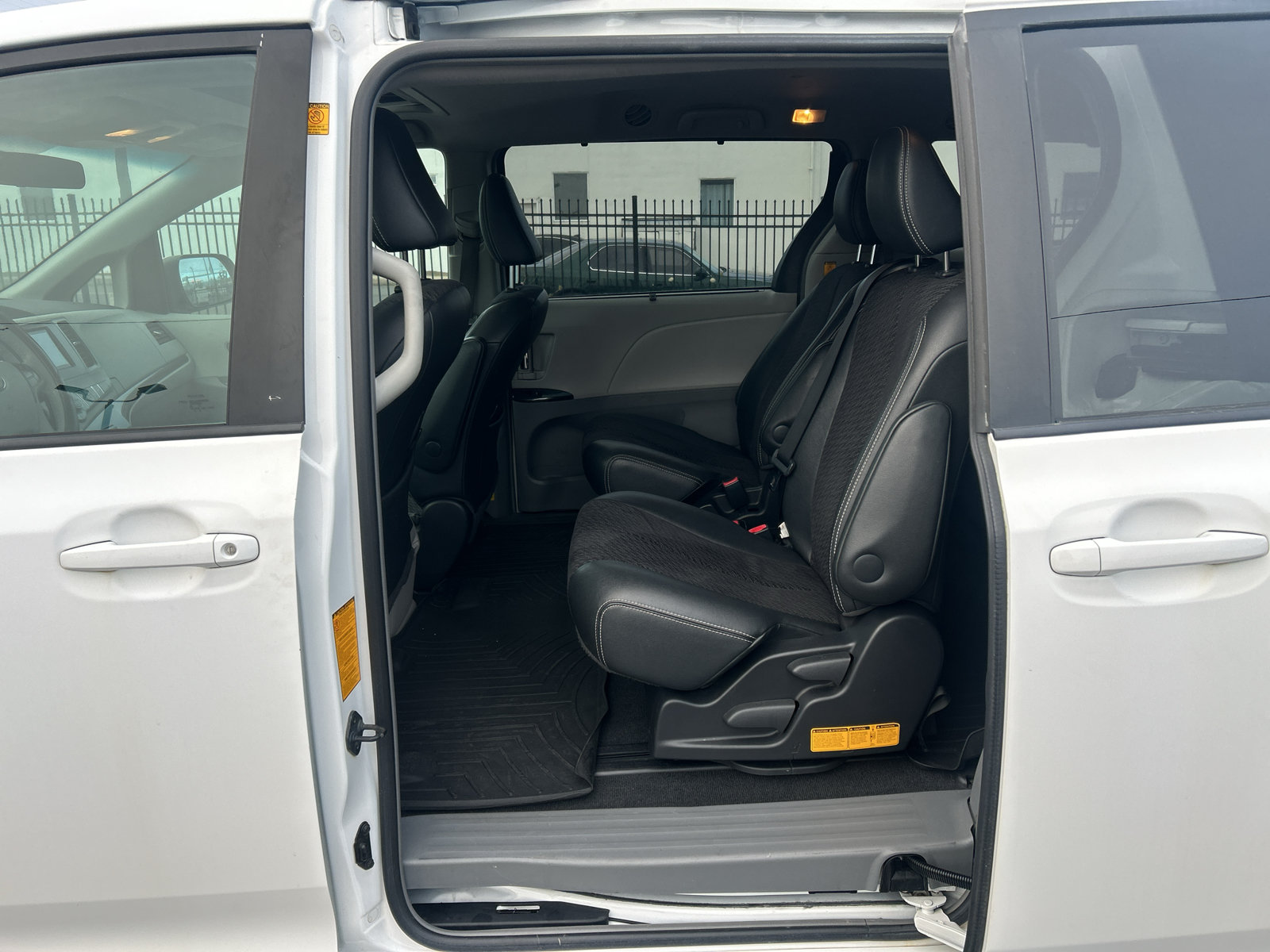Used 2011 Toyota Sienna SE w/ Preferred Pkg FWD image 30