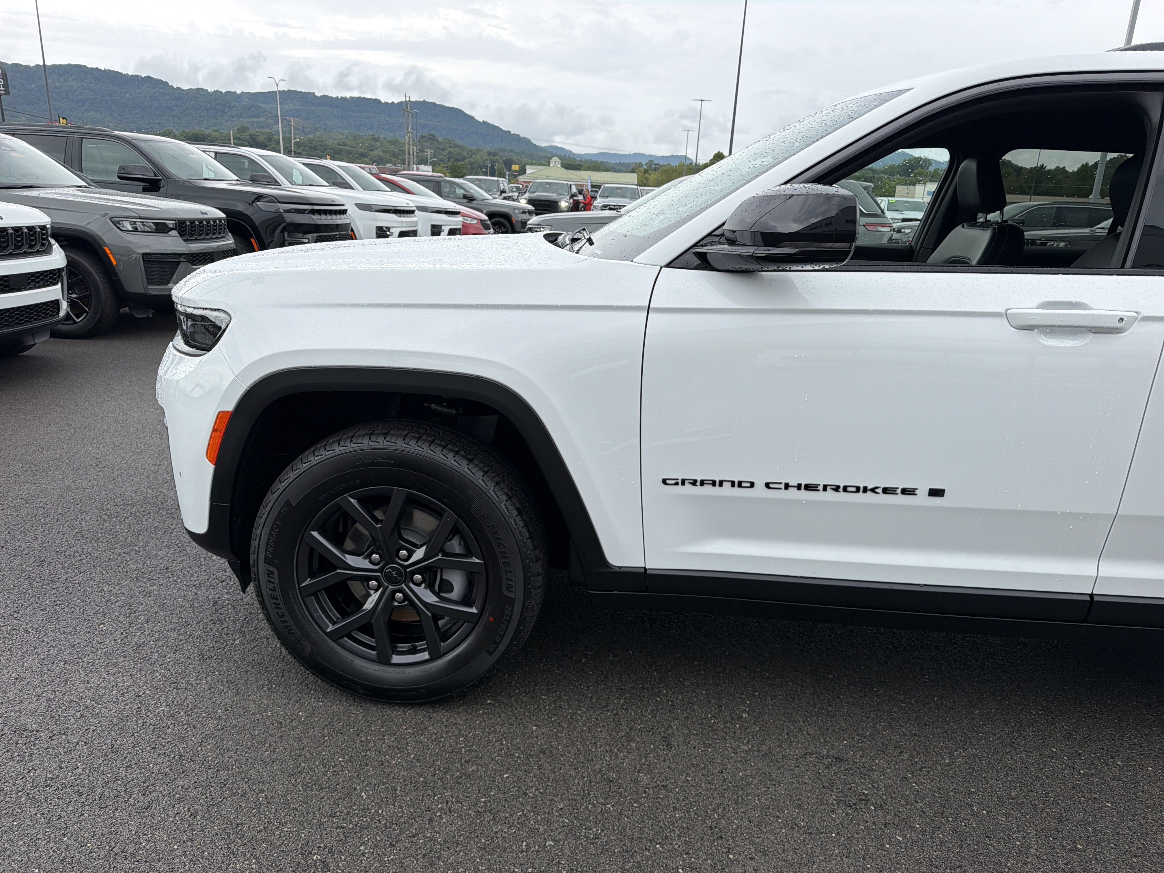 New 2027 Jeep Grand Cherokee 4WD image 11