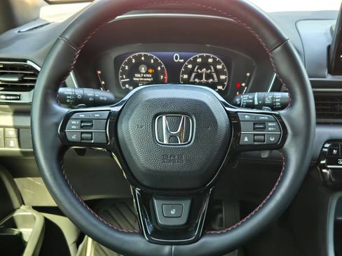 Used 2025 Honda Pilot Black Edition image 20