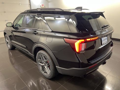 New 2026 Ford Explorer ST-Line w/ ST-Line Street Pack image 4