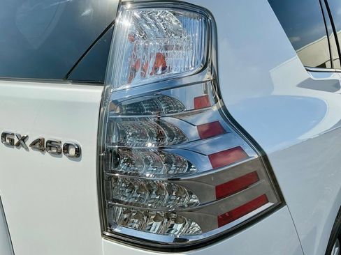 Used 2017 Lexus GX 460 Premium image 16