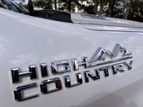 Used 2023 Chevrolet Silverado 1500 High Country w/ Technology Package image 5