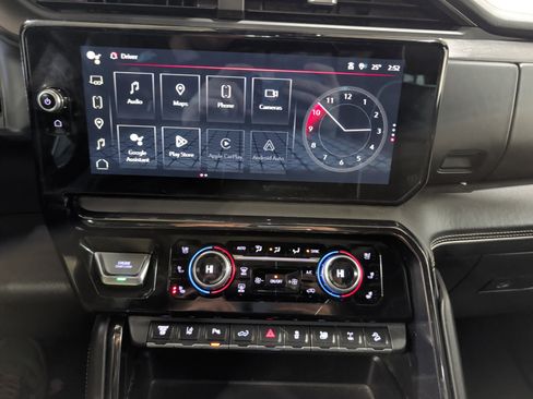 Used 2024 GMC Sierra 2500 AT4X image 10