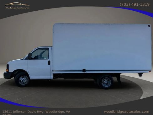 Used 2015 Chevrolet Express 3500 Extended image 3