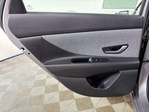 Used 2025 Hyundai Elantra Limited image 23