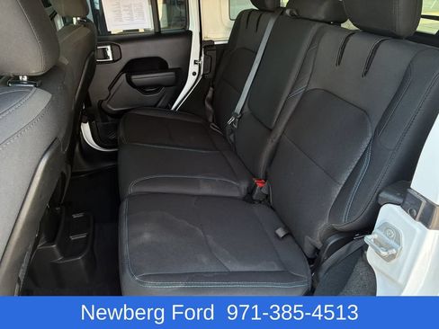 Used 2022 Jeep Wrangler Unlimited Rubicon 4xe w/ Cold Weather Group AWD/4WD image 29