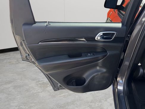 Used 2018 Jeep Grand Cherokee Trailhawk w/ Trailhawk Luxury Group image 17