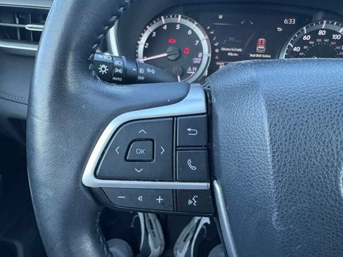 Used 2023 Toyota Highlander XLE FWD image 23