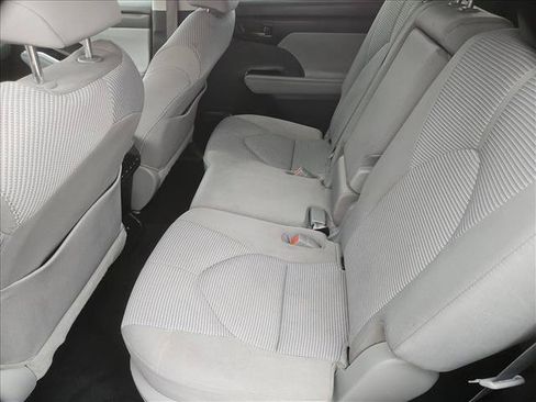 Used 2021 Toyota Highlander LE AWD/4WD image 25