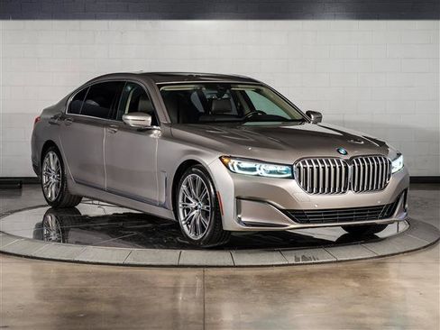 Used 2021 BMW 740i w/ Premium Package RWD image 7