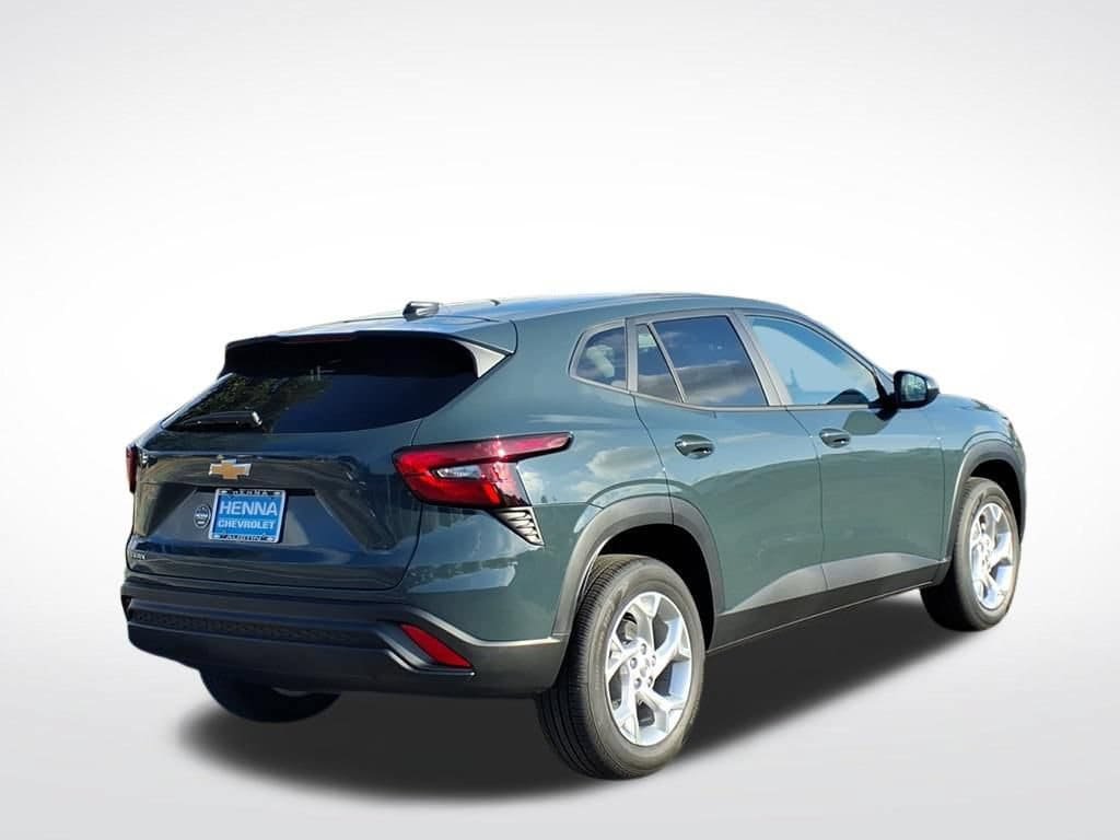 New 2026 Chevrolet Trax LS w/ LS Convenience Package FWD image 3