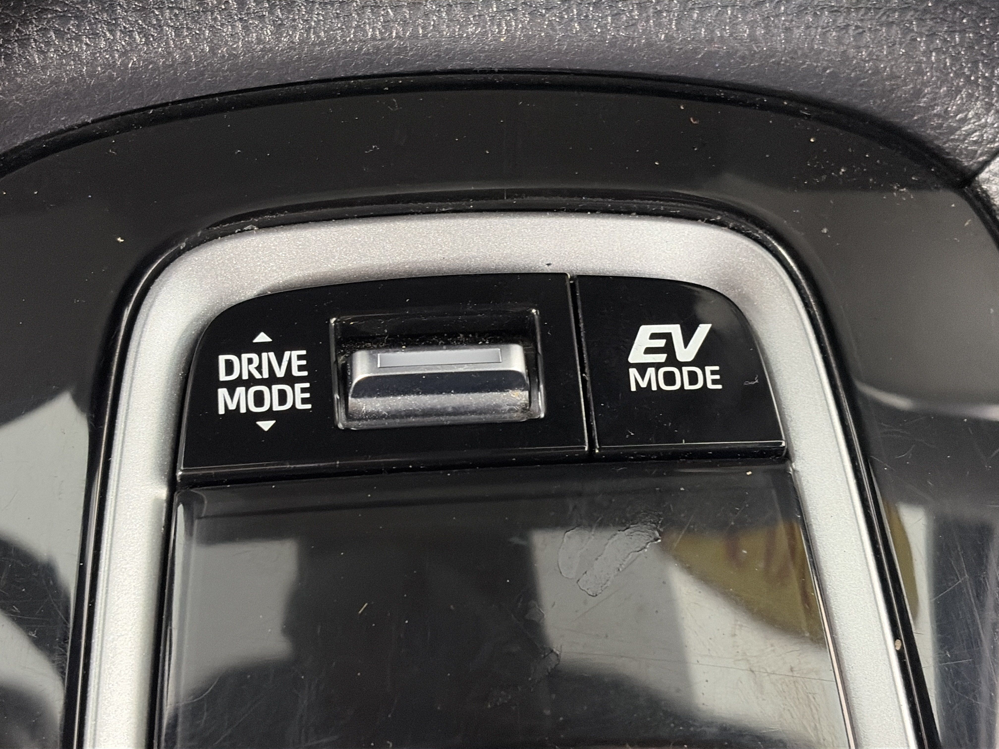 Used 2025 Toyota Corolla Cross AWD Hybrid image 22