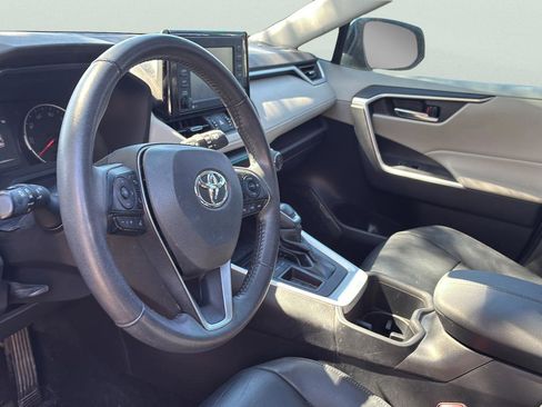 Used 2022 Toyota RAV4 XLE Premium image 27