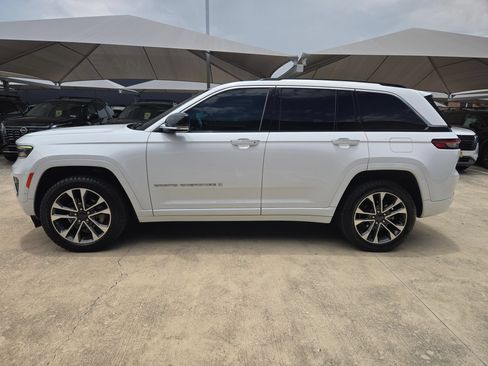 Used 2022 Jeep Grand Cherokee Overland AWD/4WD image 6