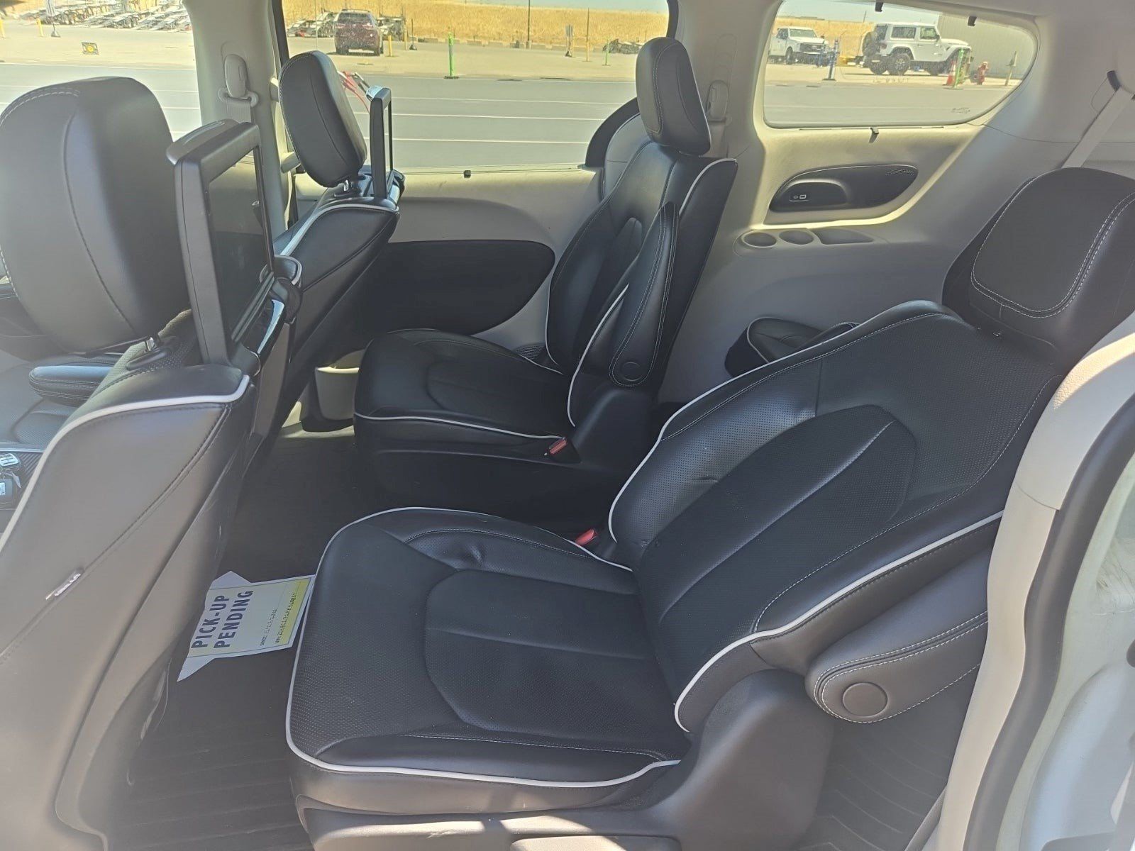 Used 2021 Chrysler Pacifica Limited w/ Uconnect Theater Family Group FWD image 9